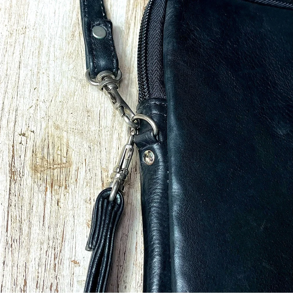 Piel IPAD & TABLET Black Leather Crossbody Shoulder Wristlet Bag Black Unisex